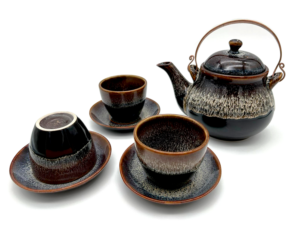 Saigons Gelassenheit: Elegantes Keramik Tee-Set